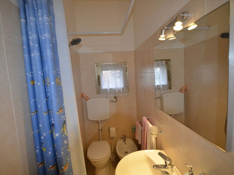 Pleasant Apartment With Courtyard, Terrace, Parasol, Balcony