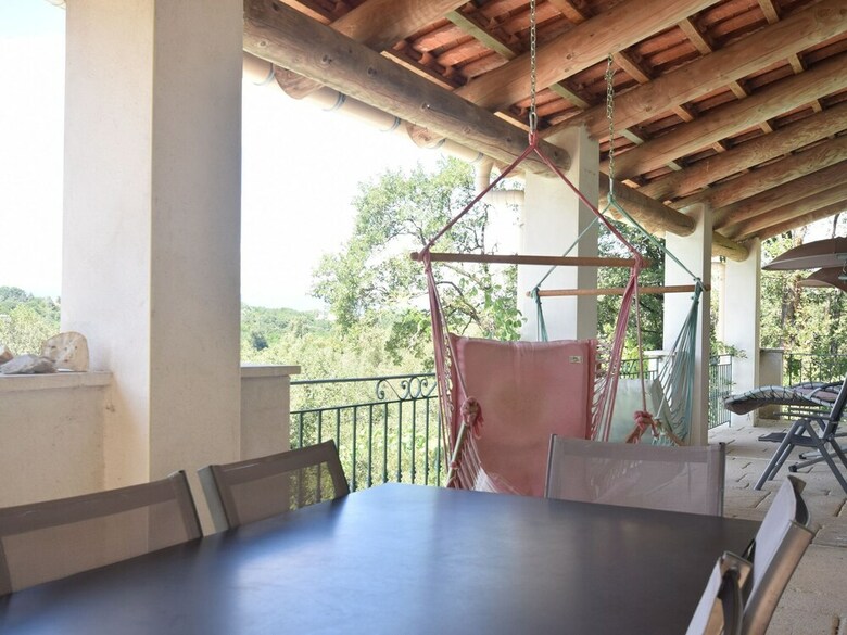 Charming Holiday Home Near River In Vallon-pont-d'arc