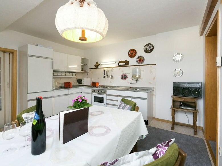Cozy Apartment In Trittenheim With Balcony