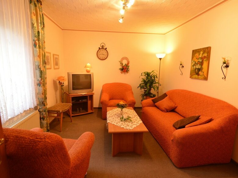 Spacious Apartment In Deudesfeld With Garden