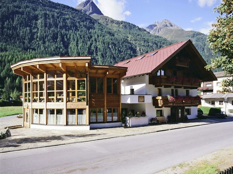 Sunlit Apartment Near Ski Area In L�ngenfeld