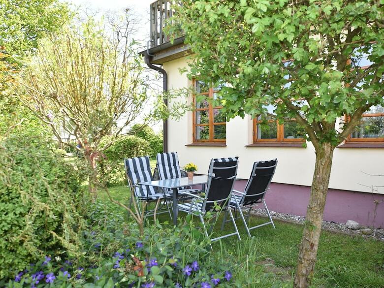 Charming Apartment In Stove With Garden
