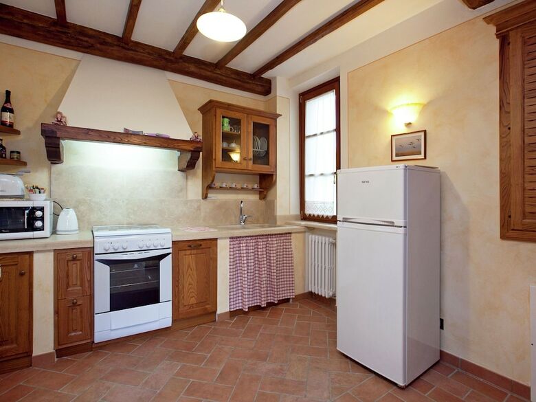 Spacious Cottage In Lucignano With Garden