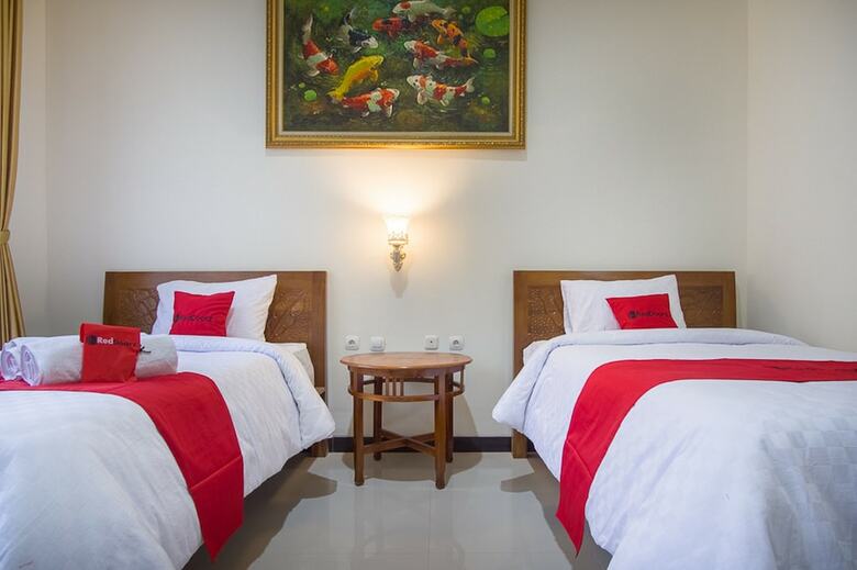 Hotel Reddoorz Plus @ Pancer Door Beach