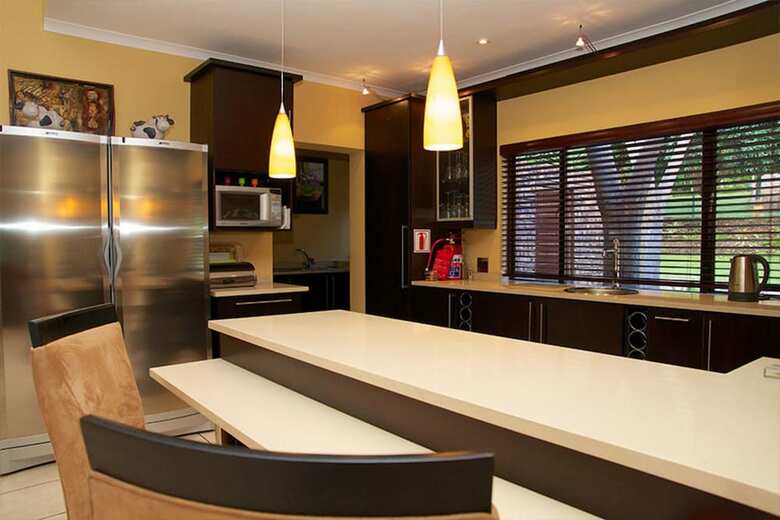 Residencia Luxury 4 En-suite Home-white River