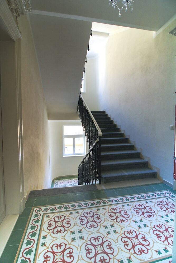 Bouquet Apartments