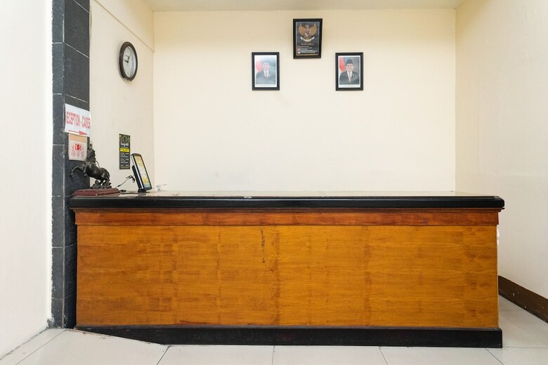 Hostal Oyo 681 Wisma Family Raya