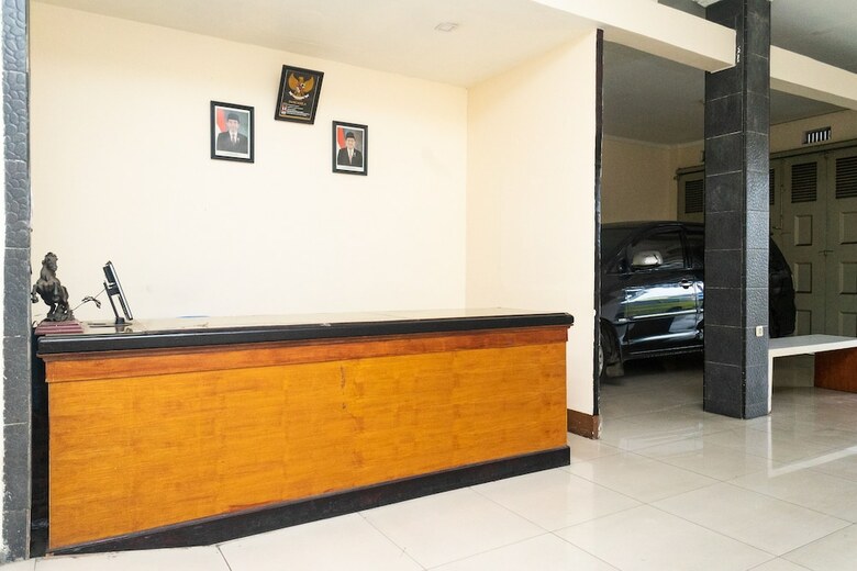 Hostal Oyo 681 Wisma Family Raya