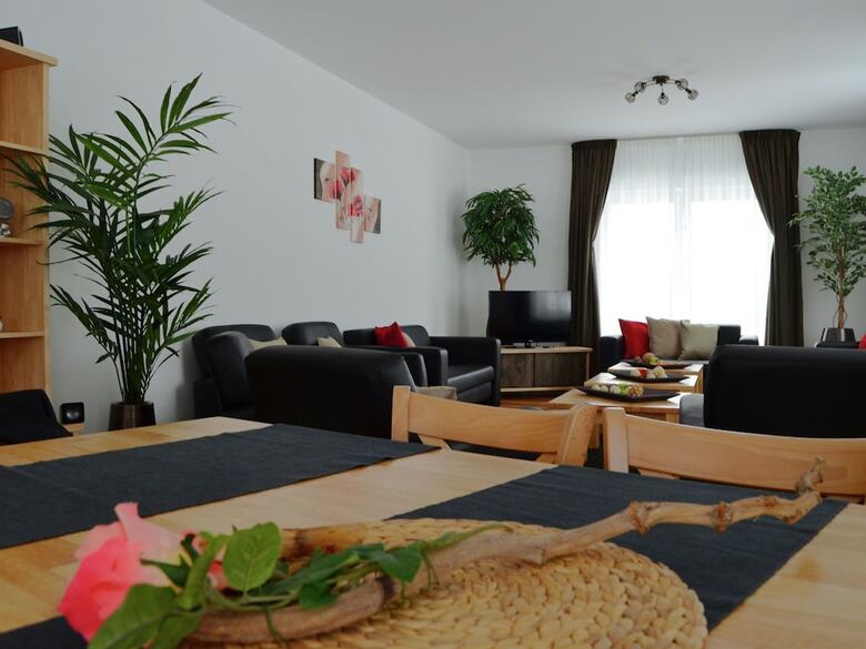 Elegant Villa With Garden, Private Terrace, Balcony, Heating