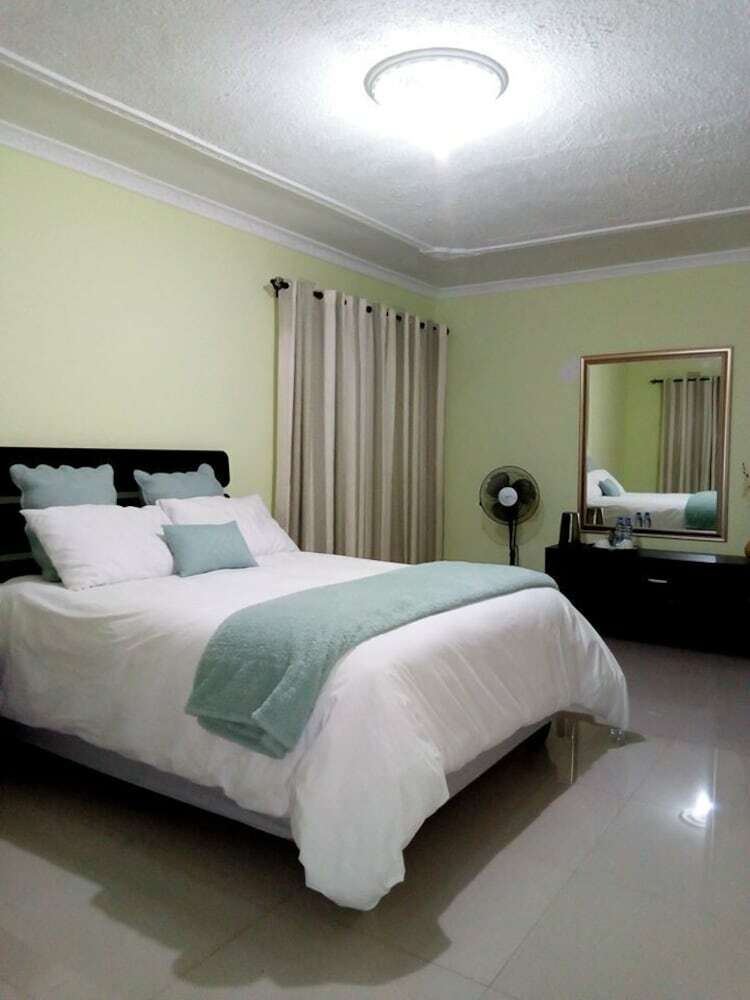 Hotel Sago Palm Executive Lodge