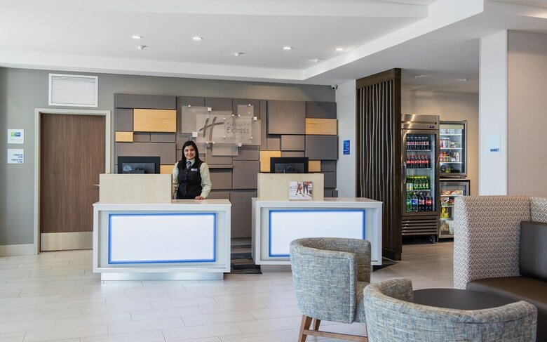 Hotel Holiday Inn Express & Suites Brandon