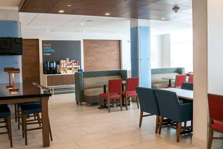Hotel Holiday Inn Express & Suites Brandon