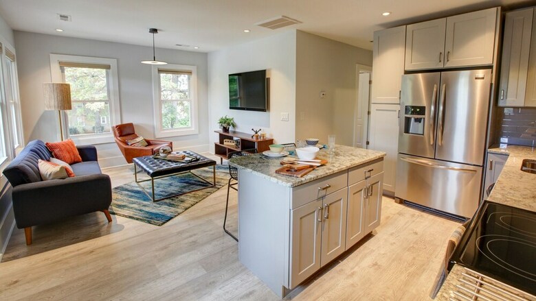 9 Bedroom, South Mint Street