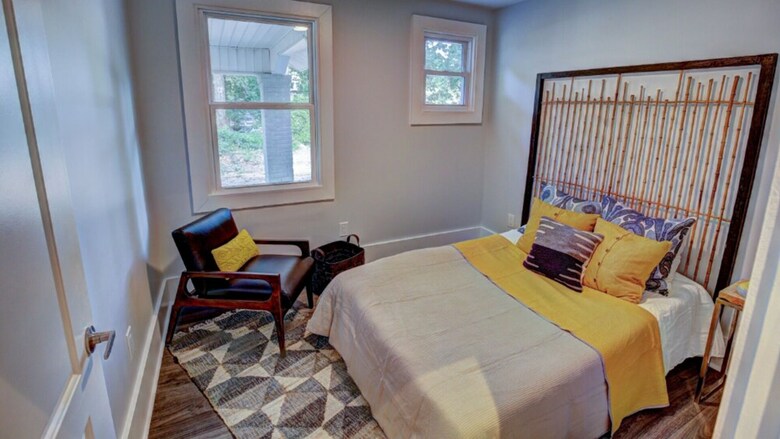 9 Bedroom, South Mint Street