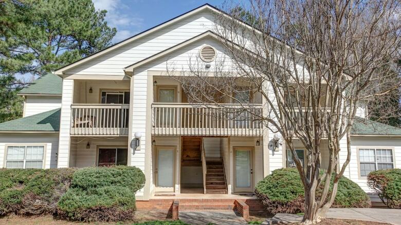 2 Bedroom, Churchill Downs Court