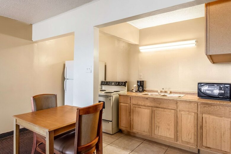 Motel Rodeway Inn & Suites