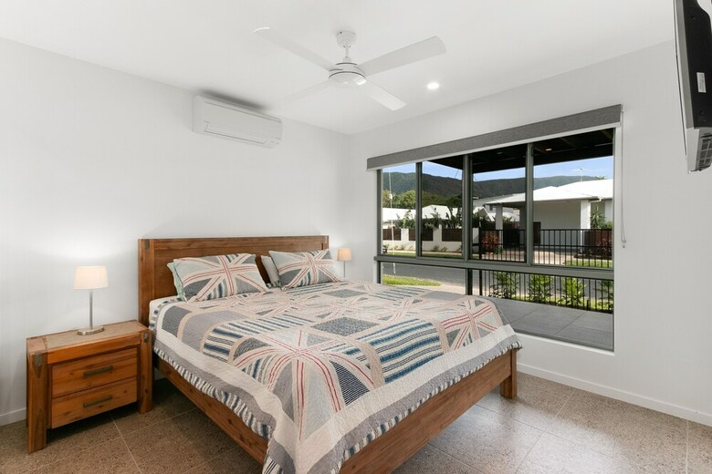 Tropical Beachside Oasis Clifton Beach