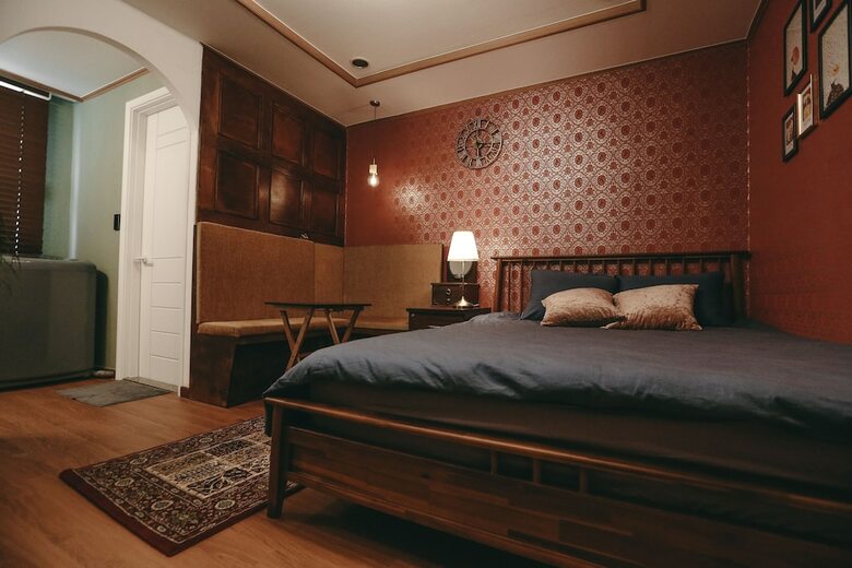 Antique House