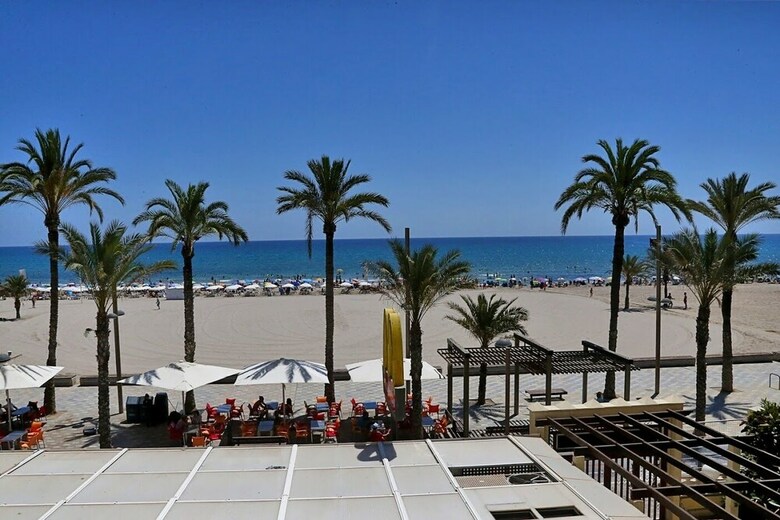 Apartamentos First Line Of The Beach