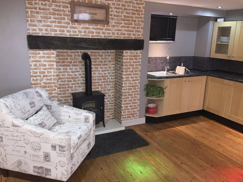 Residencia Large 2-bed House Derbyshire Off Chatsworth Rd