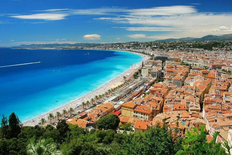 Spacious 1 Bedroom Apartment With Big Rooftop Terrace In Nice