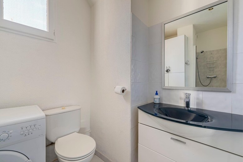 Spacious 1 Bedroom Apartment With Big Rooftop Terrace In Nice