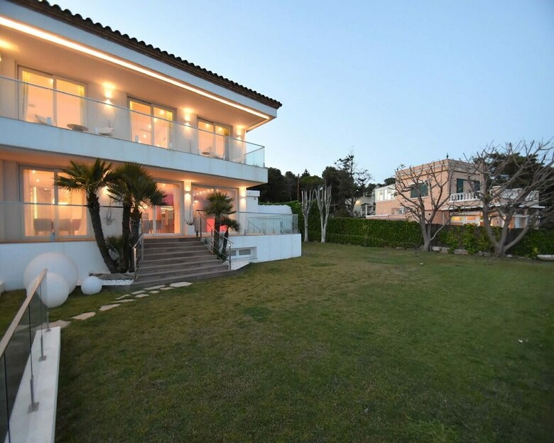 Villa Gaud� Vilanova House