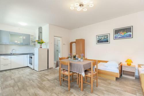 Apartment Ema
