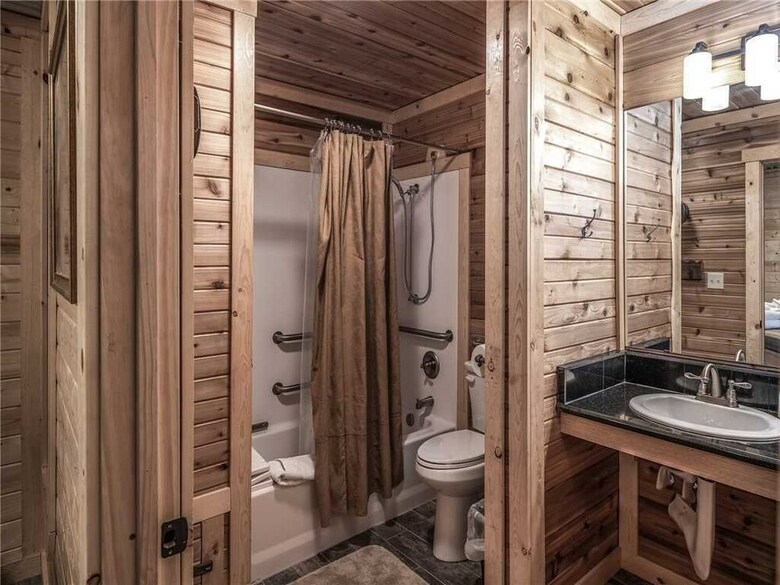 Eagle Creek Complex, Six Cabins, Indoor Heated Pool, Sleeps 28