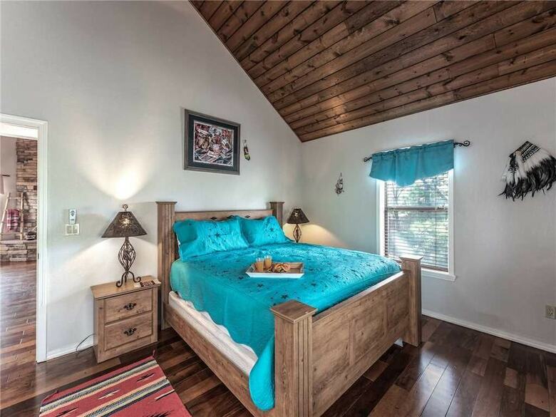 Cabana Horse Feathers, 3 Bedrooms, Pool Table, Sleeps 6