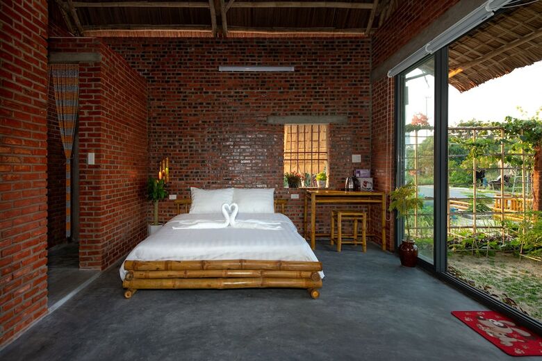 Hotel Ba's Garden Beachside Homestay