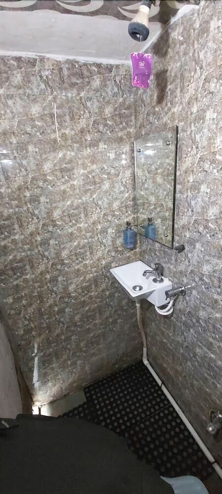 Hotel Lucky Restaurant And Guest House
