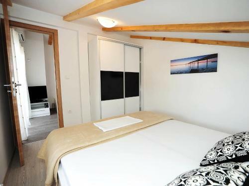 Apartments Klelija
