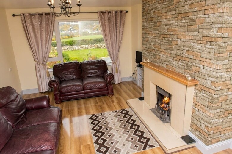 3-bed House In Clonmany With Panoramic Hillside Se