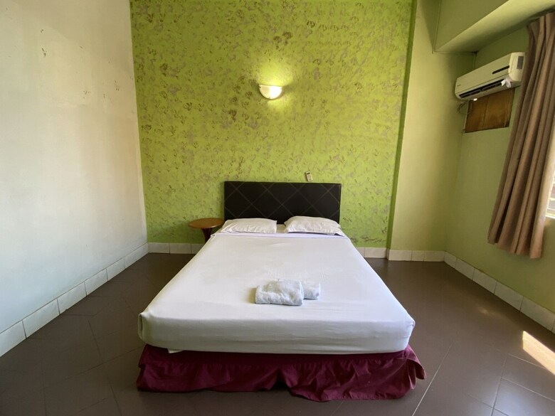 Oyo 89997 Kurnia Hotel