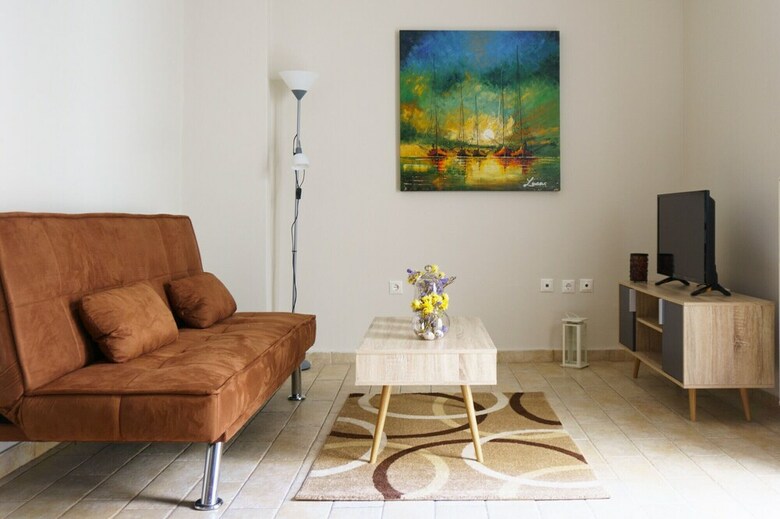 Koukaki Confidential Sleek Urban Apartment