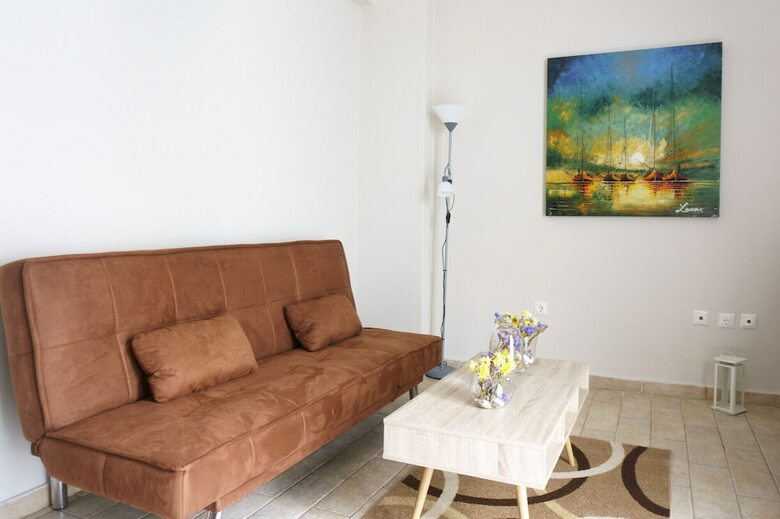 Koukaki Confidential Sleek Urban Apartment