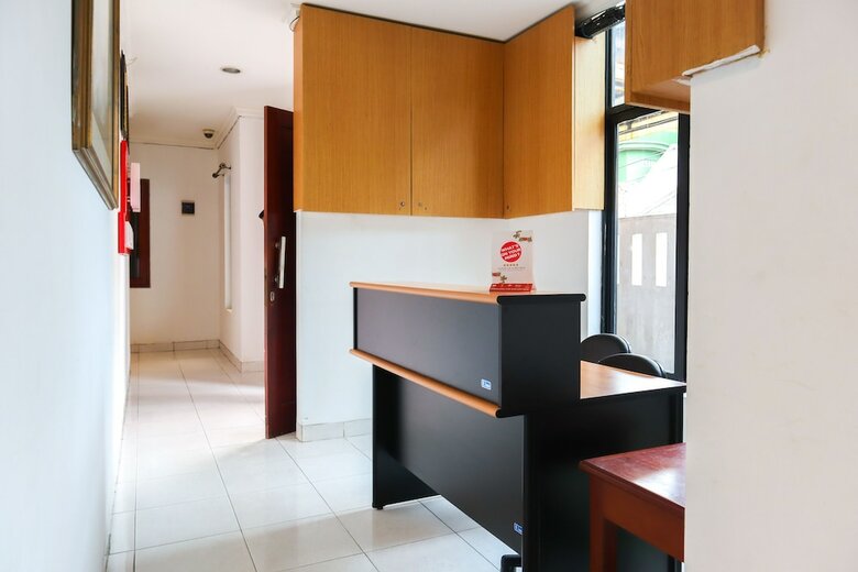 Hostal Oyo 2636 Paulus Residence