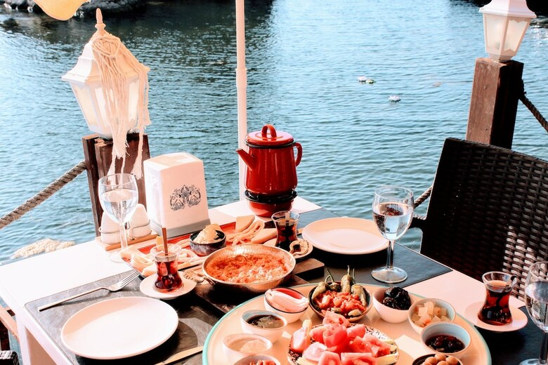 Hotel Lotus Restaurant & Home