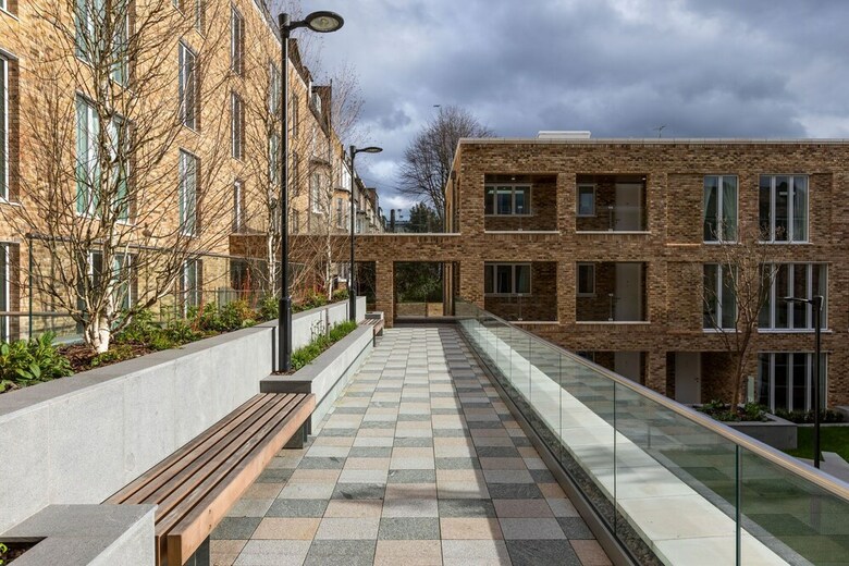 Luxury 2 Bed Apartment In Olympia Kensington