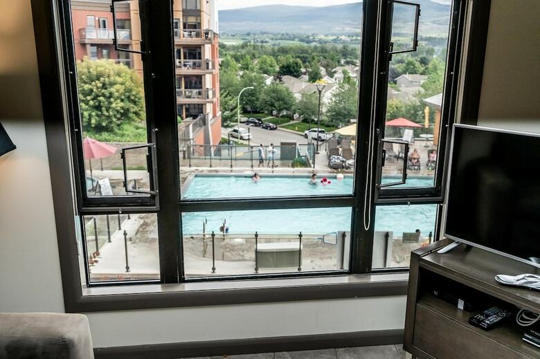 Apartamento 2 Bed 2 Bath Corner Unit Overlooking Pool #501