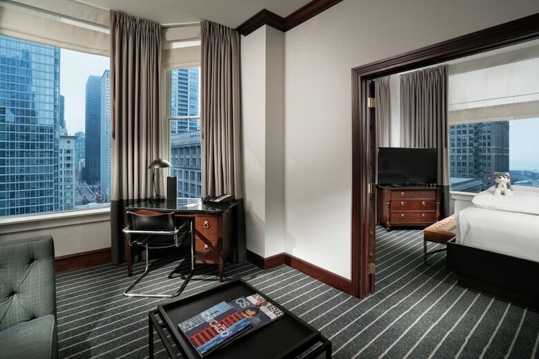 Staypineapple, An Iconic Hotel, The Loop Chicago
