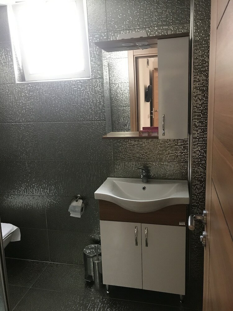 ?kizler Apart Otel