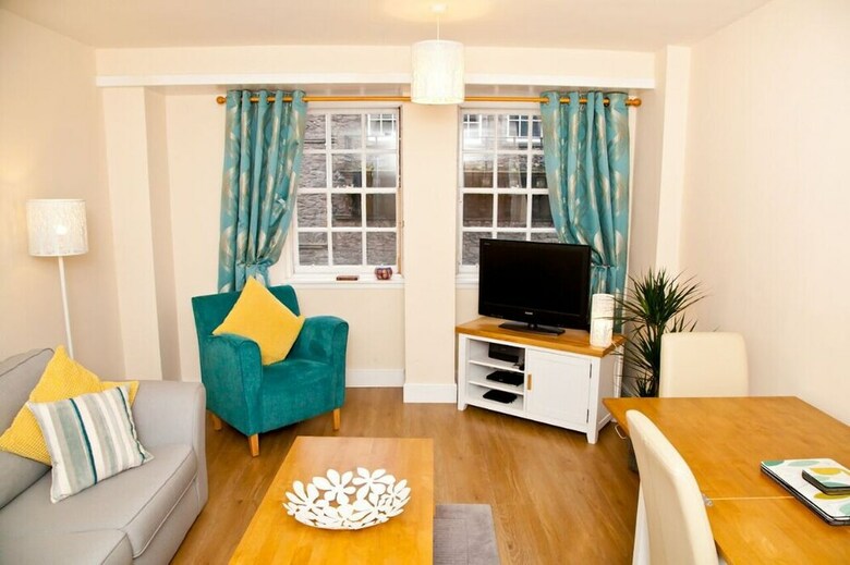 Edinburgh Royal Mile 2 Bedroom Apartment