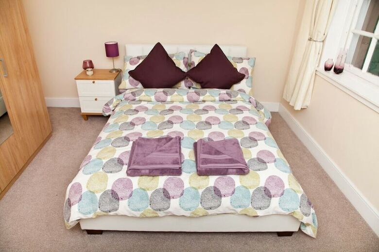 Edinburgh Royal Mile 2 Bedroom Apartment