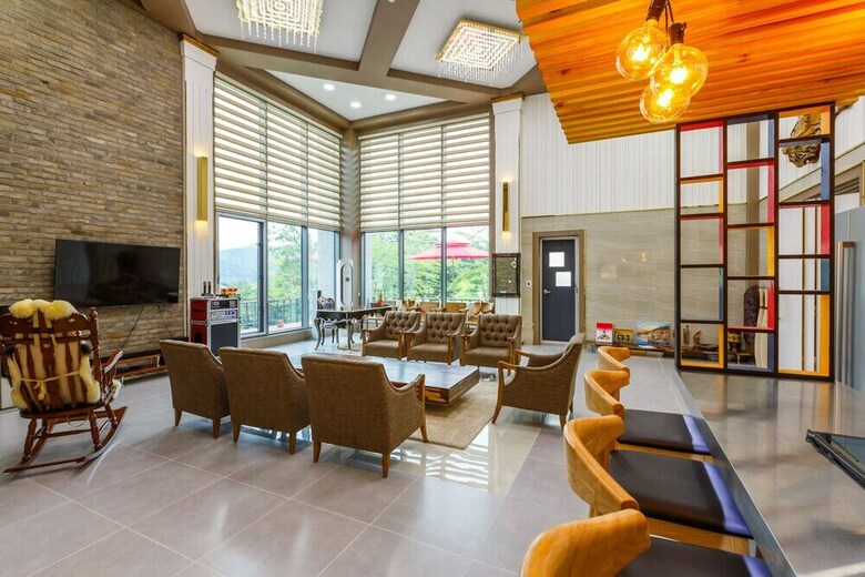 Pension Gallery 774