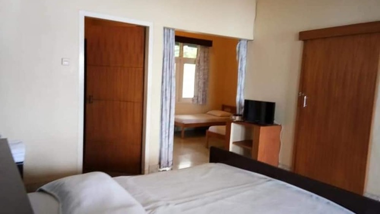 Bed & Breakfast Bunga Ayu Seaside Resort