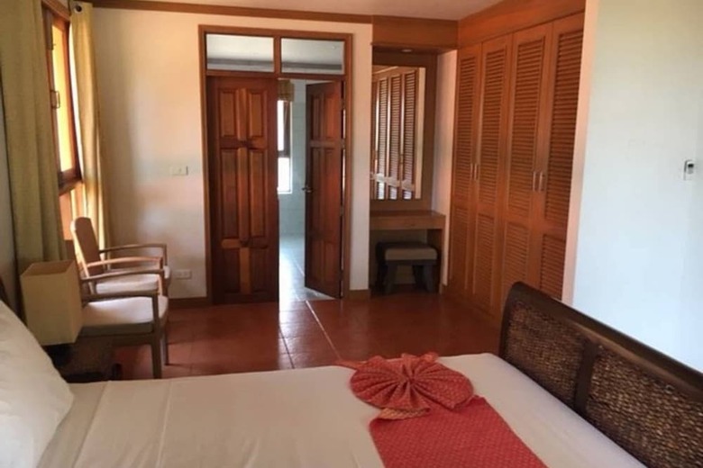 6 Bedroom Twin Villas On Beach Front Resort 11/12