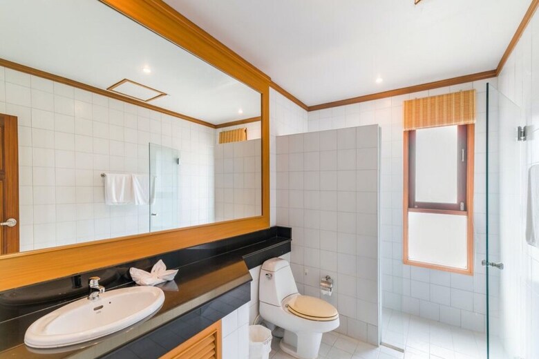 6 Bedroom Twin Villas On Beach Front Resort 11/12