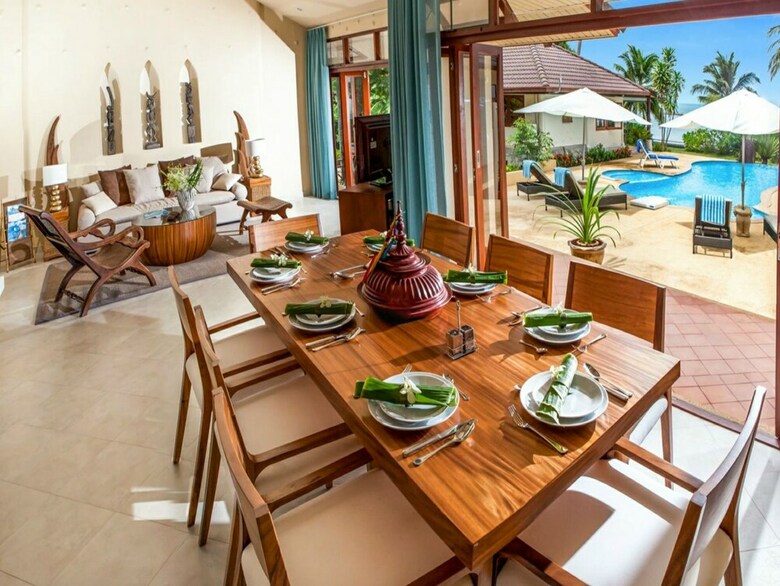 4 Bedroom Beach Front Villa Sea Breeze